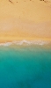 📱俯瞰視点の海と砂浜 iPhone 14 壁紙・待ち受け