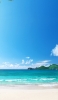 📱真夏の青空と海と白い砂浜 iPhone 14 壁紙・待ち受け