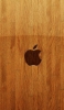 📱木のフロアー アップルのロゴ iPhone 14 Plus 壁紙・待ち受け