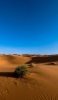 📱タクラマカン砂漠と青空 iPhone 14 Plus 壁紙・待ち受け