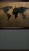 📱部屋に飾られている世界地図 iPhone 14 Plus 壁紙・待ち受け
