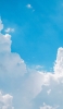 📱大きな白い雲と綺麗な水色の空 iPhone 14 Pro Max 壁紙・待ち受け