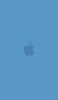 📱淡い水色のアップルのロゴ iPhone 14 Plus 壁紙・待ち受け