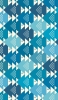 📱綺麗な青と緑の三角のパターン iPhone 14 Pro Max 壁紙・待ち受け