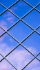 📱窓に反射して映り込む空・雲 Google Pixel 6a 壁紙・待ち受け