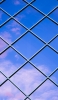 📱窓に反射して映り込む空・雲 Google Pixel 7 Pro 壁紙・待ち受け
