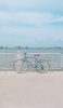 📱海と水色の自転車 Google Pixel 6a 壁紙・待ち受け