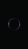 📱暗闇の中の紫の輪 iPhone 14 Plus 壁紙・待ち受け