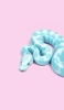 📱水色の蛇 ピンクの背景 Xperia 5 IV 壁紙・待ち受け