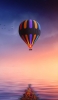 📱海上を飛ぶカラフルな気球と渡り鳥 Xperia 5 IV 壁紙・待ち受け