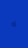 📱ビビッド・ブルー アップルのロゴ iPhone 14 Plus 壁紙・待ち受け