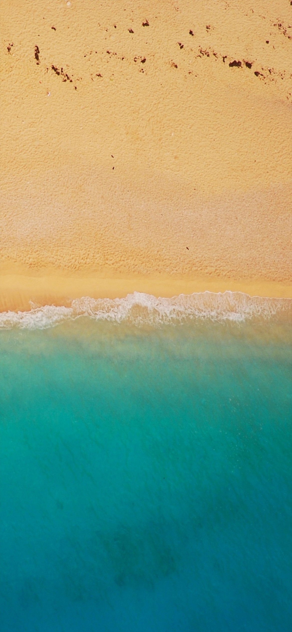 上から見たエメラルドの海と砂浜 Iphone 12 Pro スマホ壁紙 待ち受け スマラン