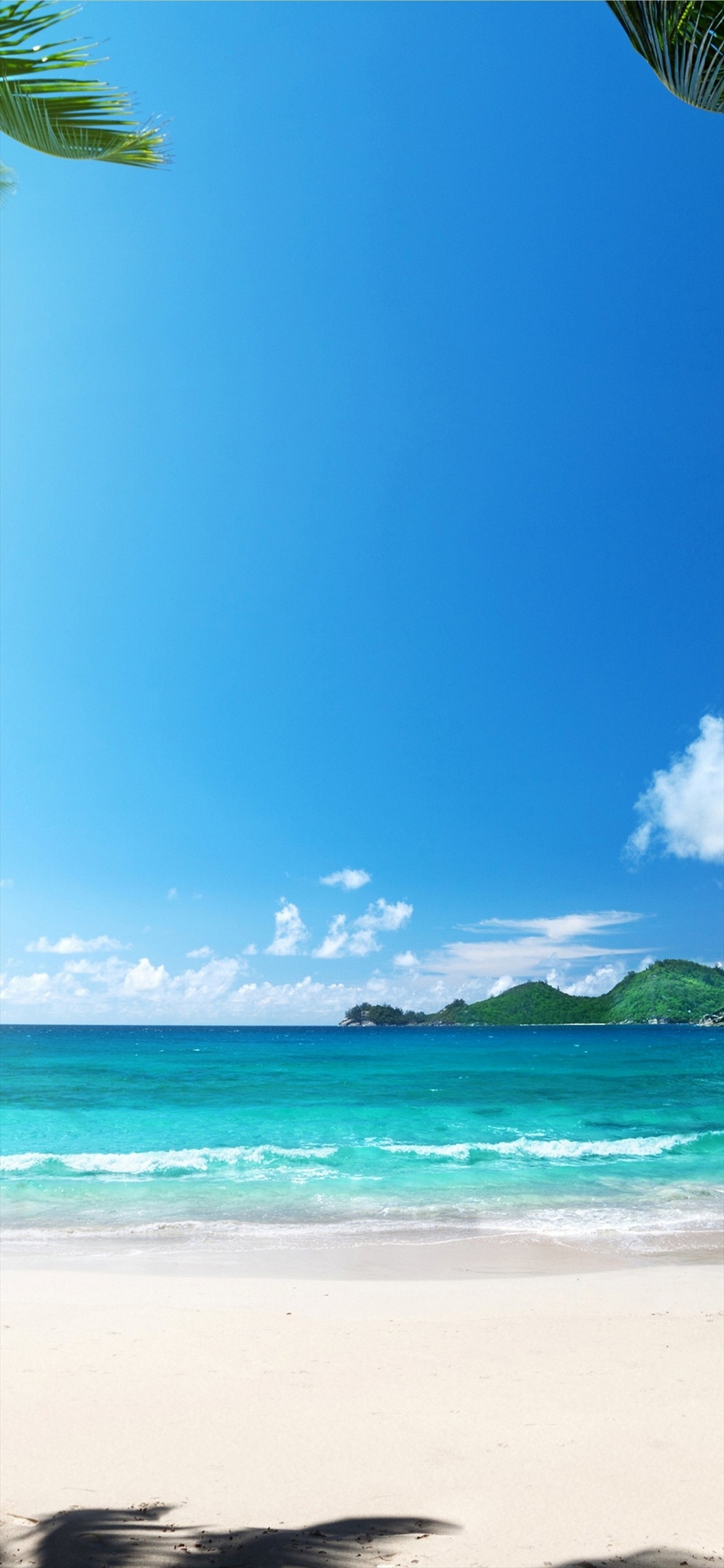 真夏の青空と海と白い砂浜 Iphone 12 壁紙 待ち受け Sumaran