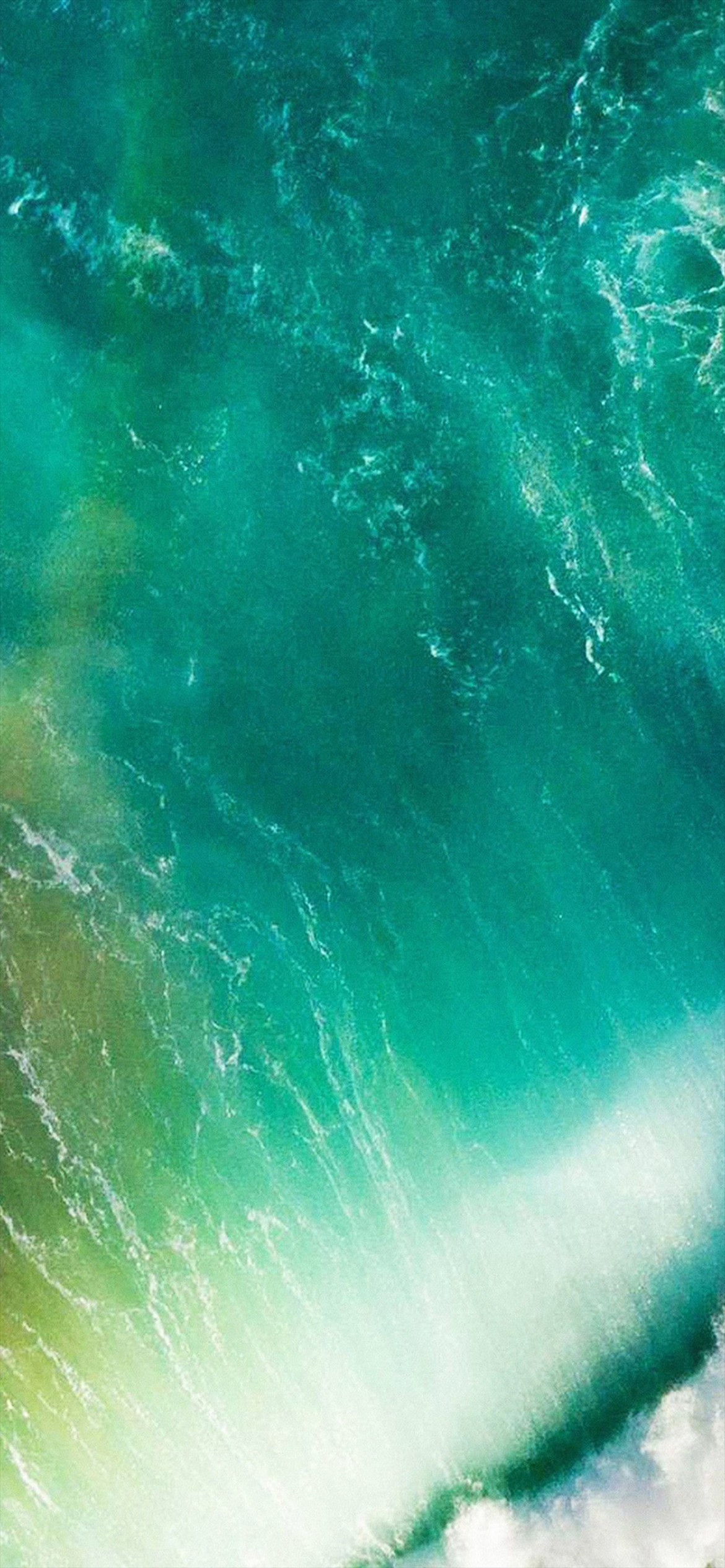 綺麗なエメラルドの波のクローズアップ Iphone 12 Pro スマホ壁紙 待ち受け スマラン