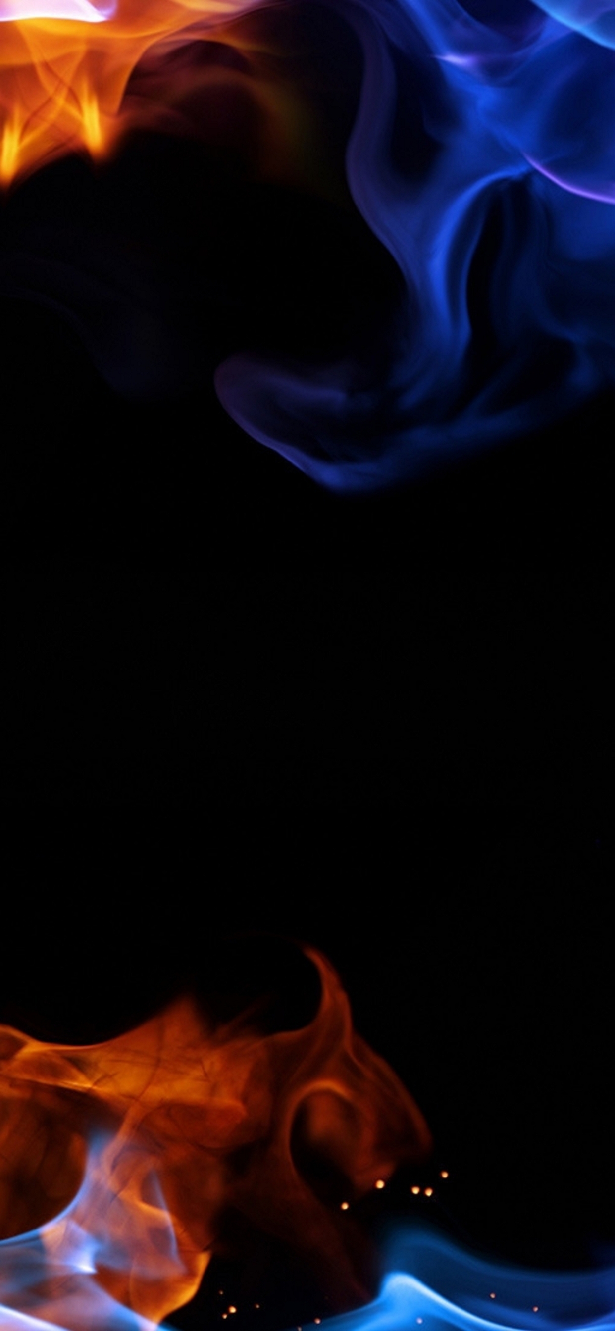 黒い背景 青と赤の炎 Iphone Xs Max スマホ壁紙 待ち受け スマラン