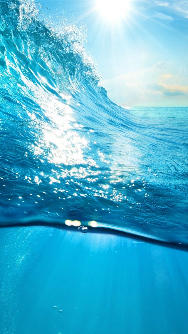 綺麗な海の波と太陽 Iphone Se 第1世代 スマホ壁紙 待ち受け スマラン
