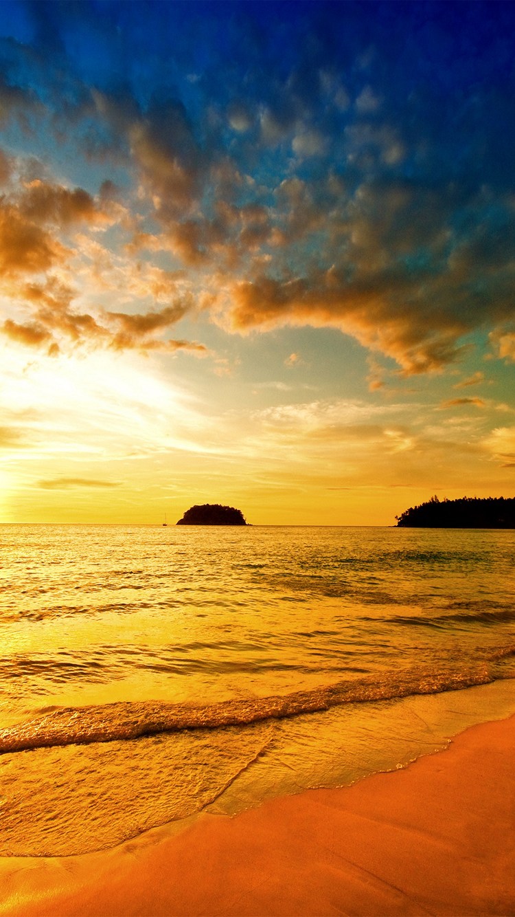 夕焼けの空と金色に染まる海 Iphone Se 第2世代 壁紙 待ち受け Sumaran