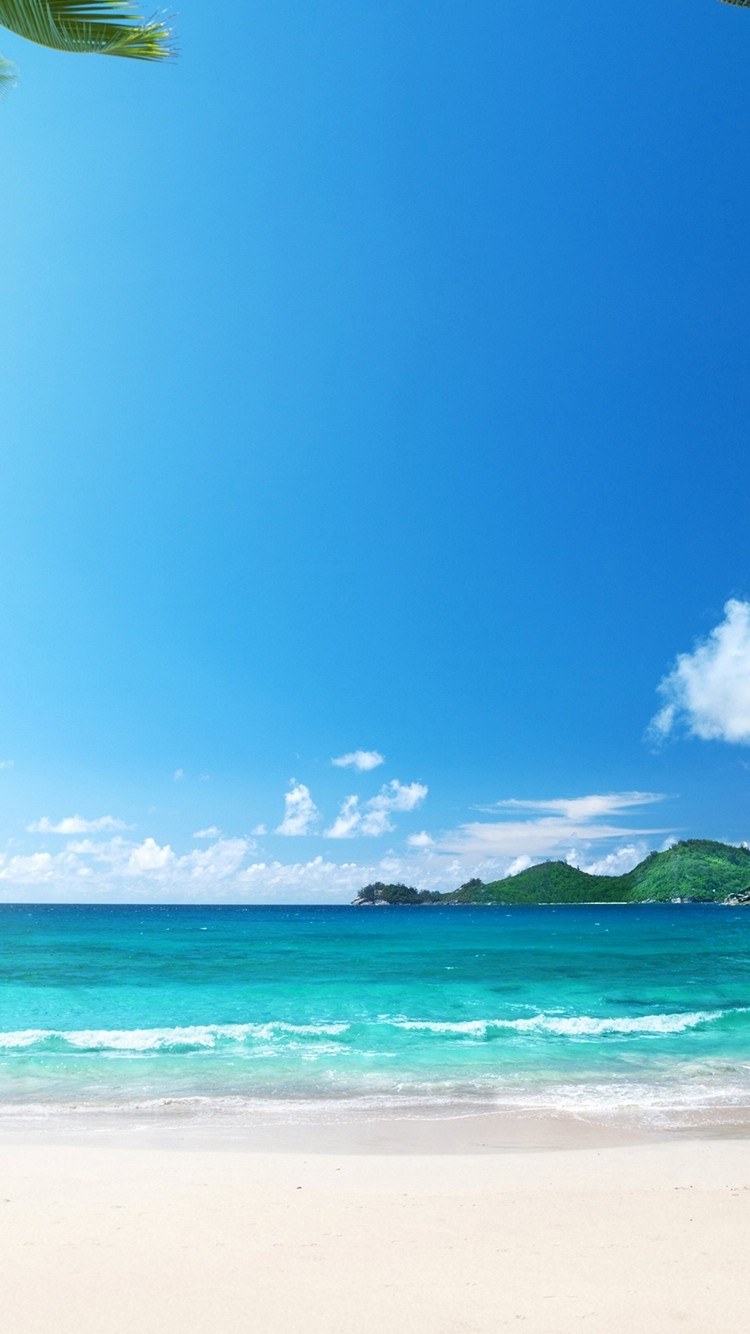 砂浜と綺麗な海と夏空 Iphone 6s 壁紙 待ち受け スマラン