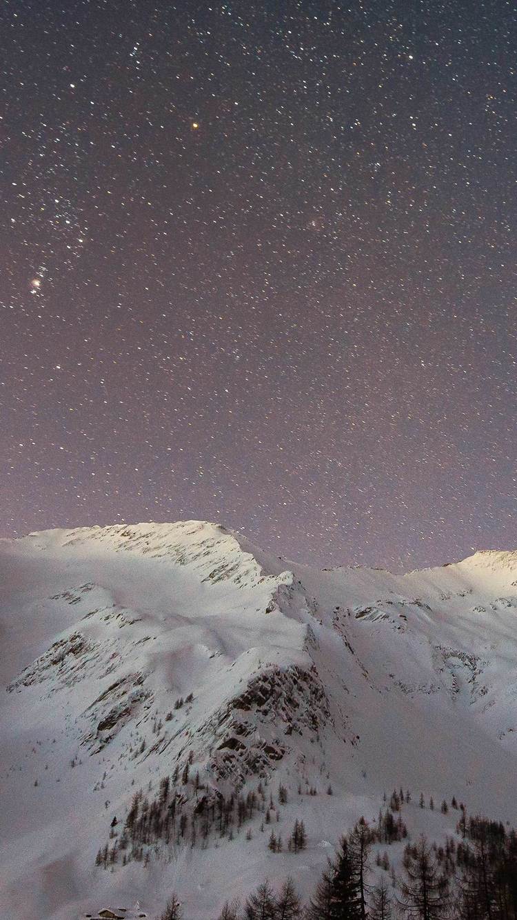 綺麗な雪山と満天の星空 Iphone 7 壁紙 待ち受け スマラン