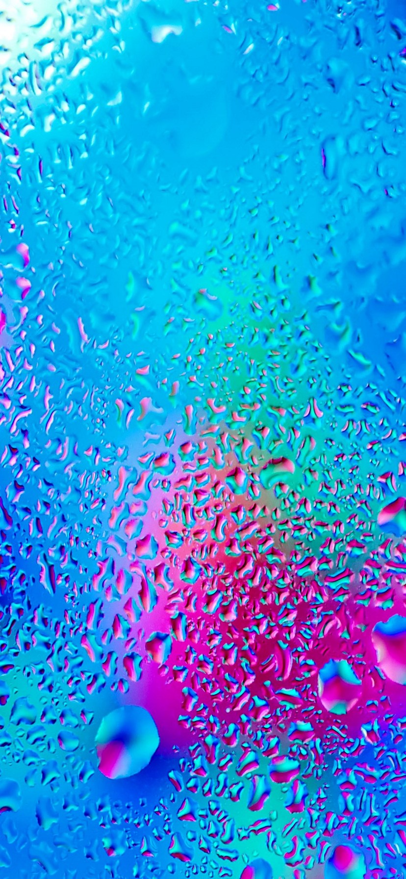 ピンクが透けた水滴のついた青いガラス Iphone 11 壁紙 待ち受け スマラン