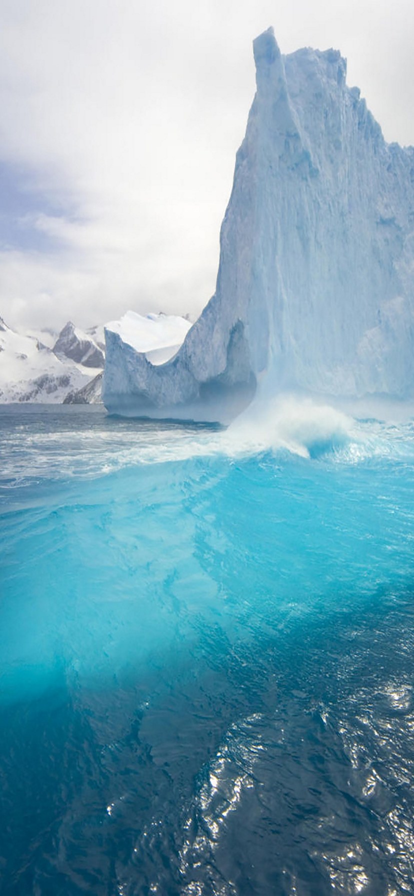 南極の海と氷山 Iphone Xr スマホ壁紙 待ち受け スマラン