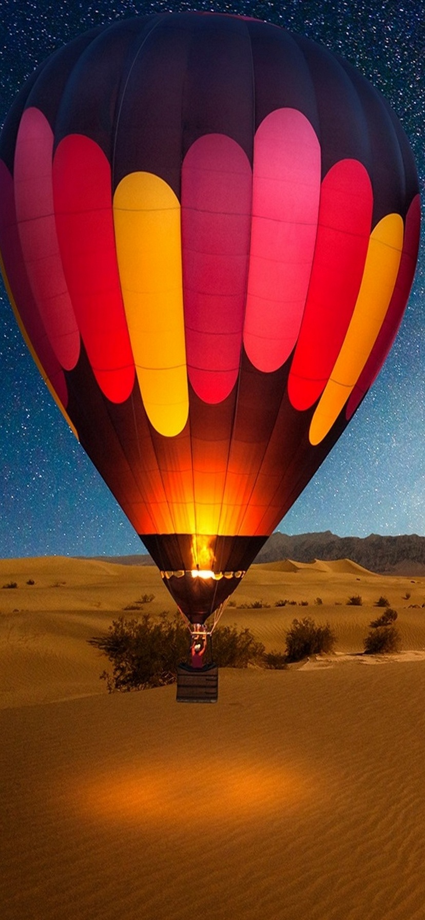 夜 飛ぶ砂漠の気球 Iphone 11 スマホ壁紙 待ち受け スマラン