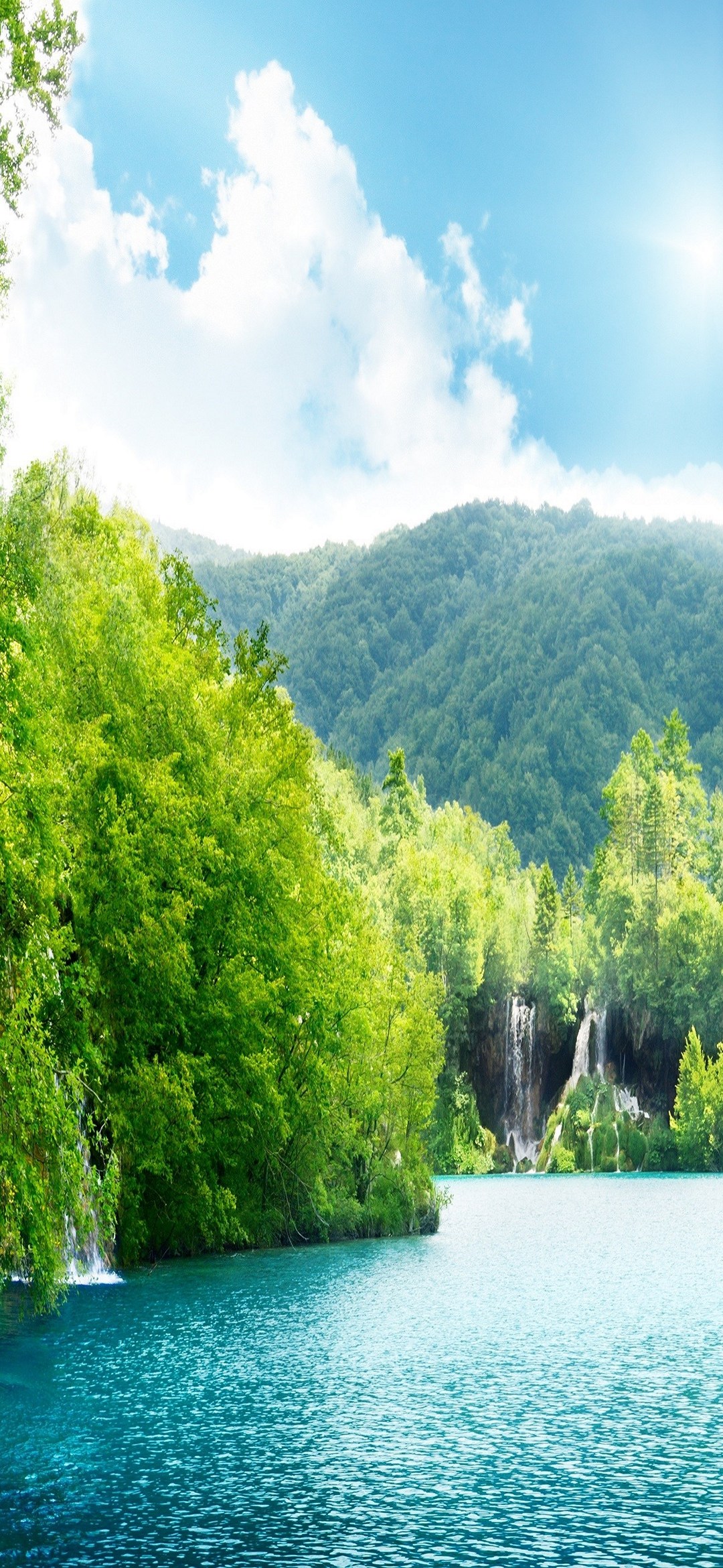 緑の森と白い滝と水色の湖 Libero 5g 壁紙 待ち受け スマラン