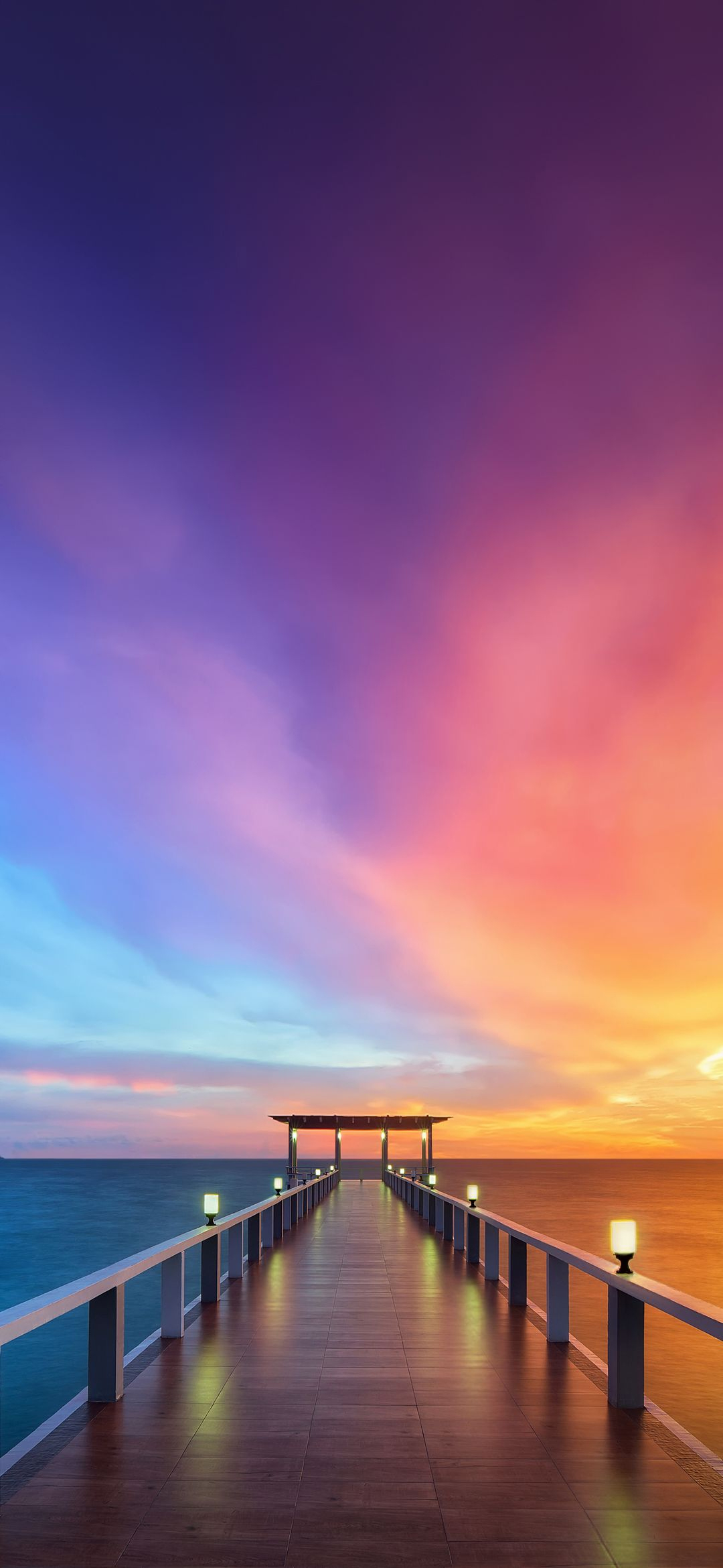 美しい夕暮れの空と木の桟橋 Iphone 12 Mini 壁紙 待ち受け Sumaran