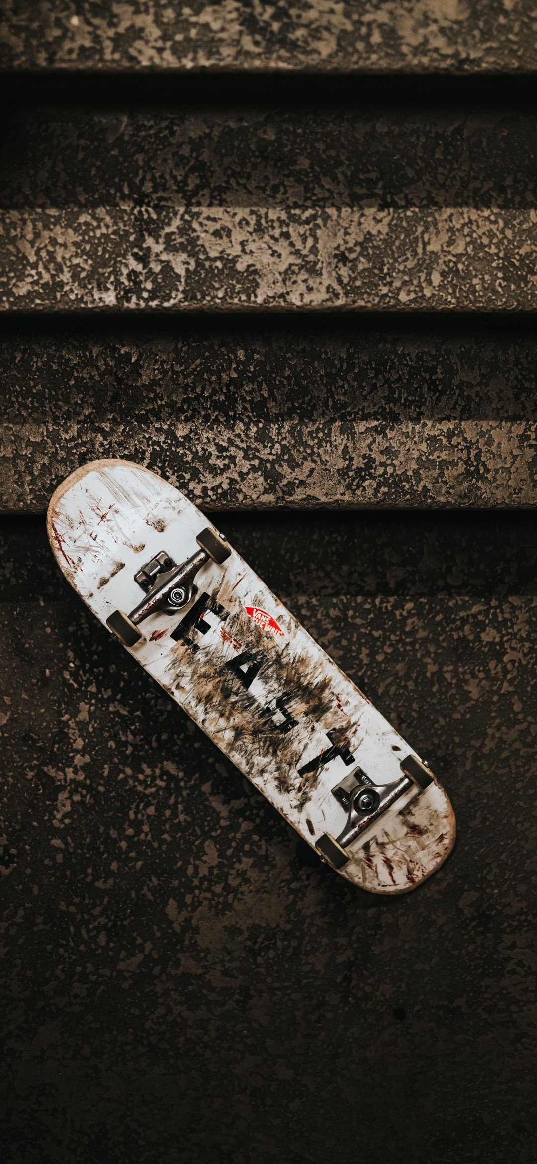 錆びついた階段とスケートボード Galaxy A30 Android 壁紙 待ち受け Sumaran