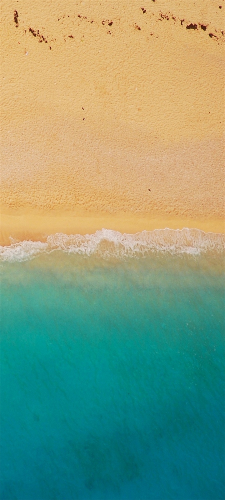 俯瞰で撮影した綺麗な海と砂浜 Moto E7 Power Androidスマホ壁紙 待ち受け スマラン
