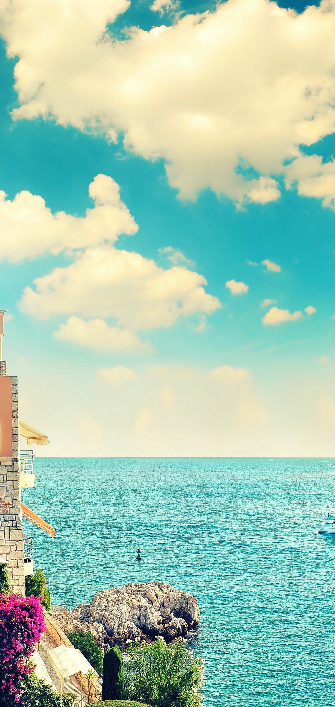 綺麗な水色の空と海と断崖の建物 Moto G8 Plus 壁紙 待ち受け スマラン