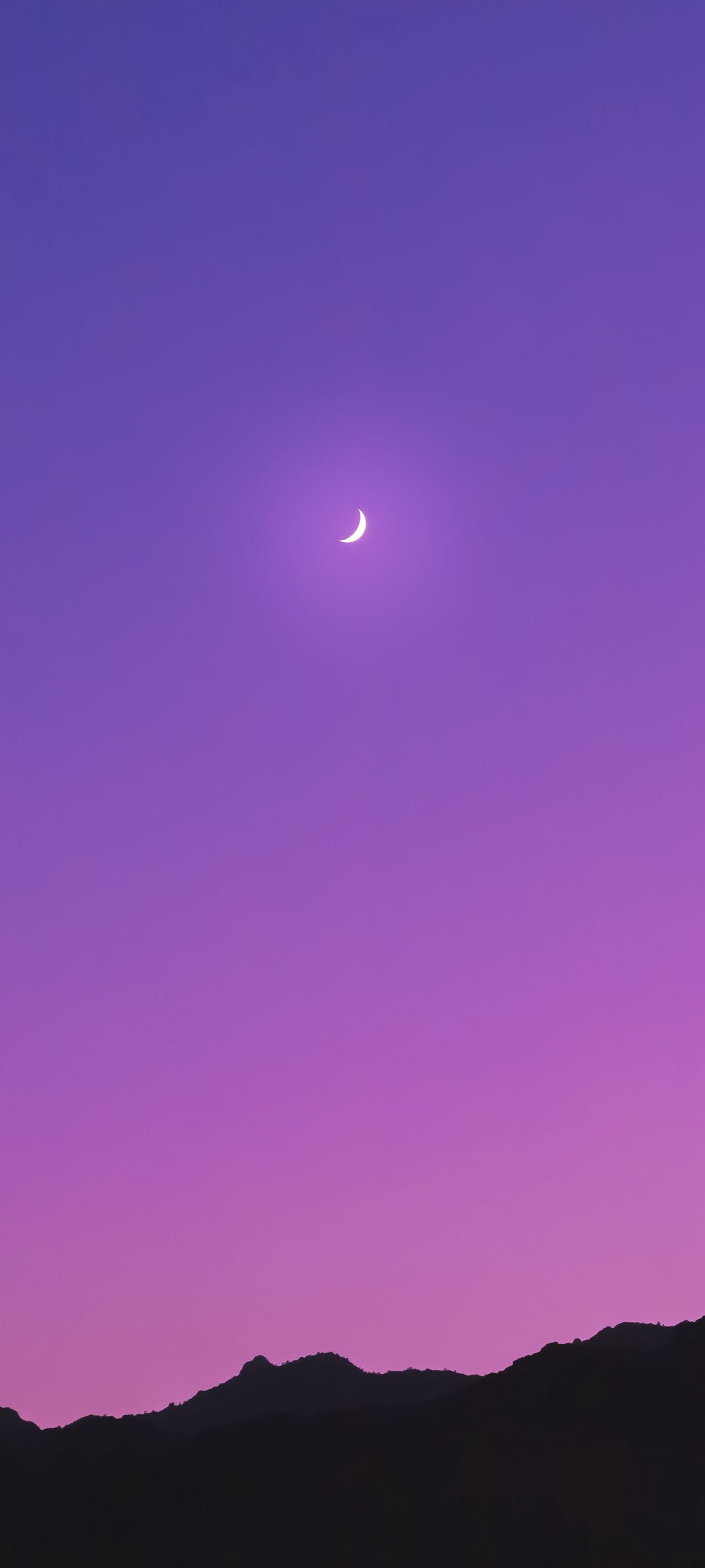 三日月 紫のグラデーションの空 黒い山 Zenfone 7 Pro 壁紙 待ち受け スマラン