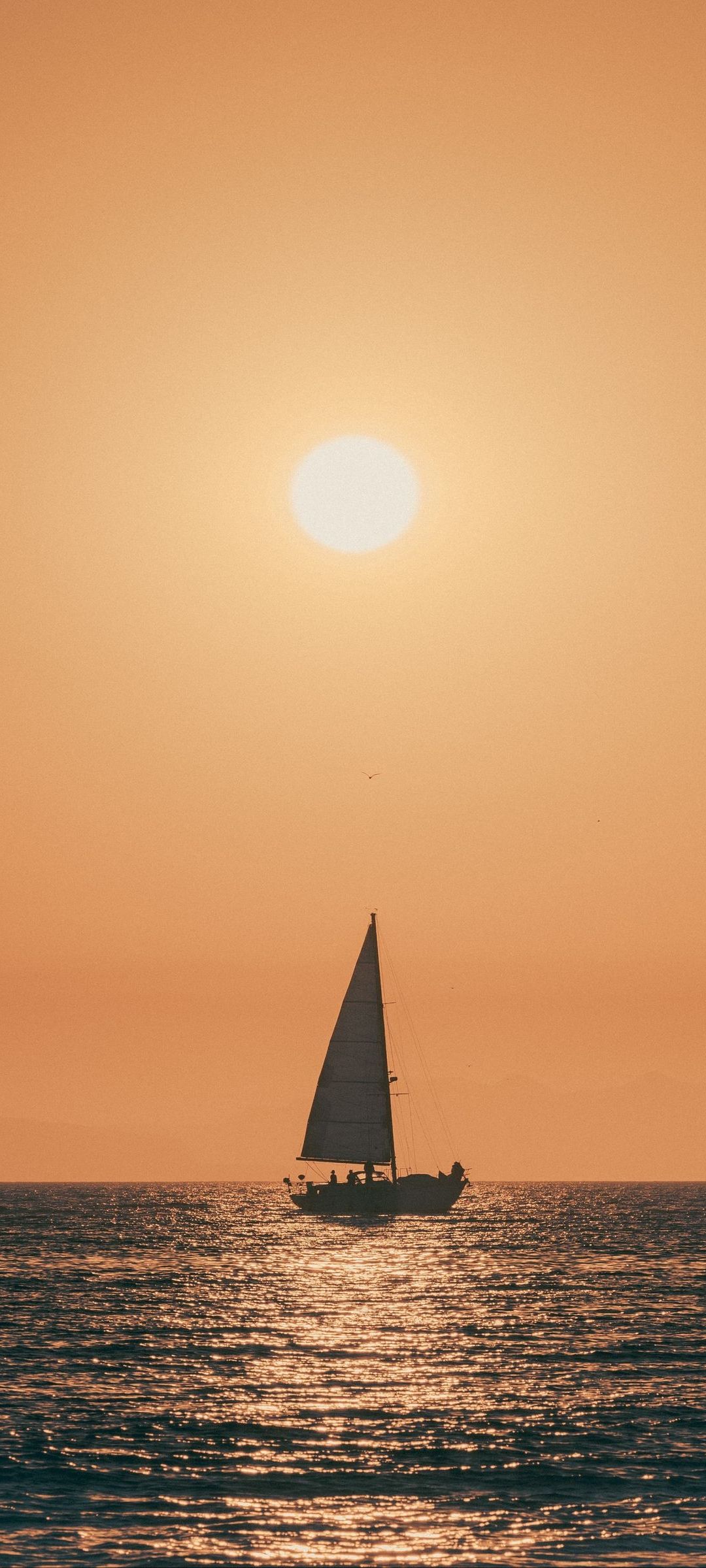 太陽 セピア調の空 ヨット 海 Oppo 3 壁紙 待ち受け スマラン