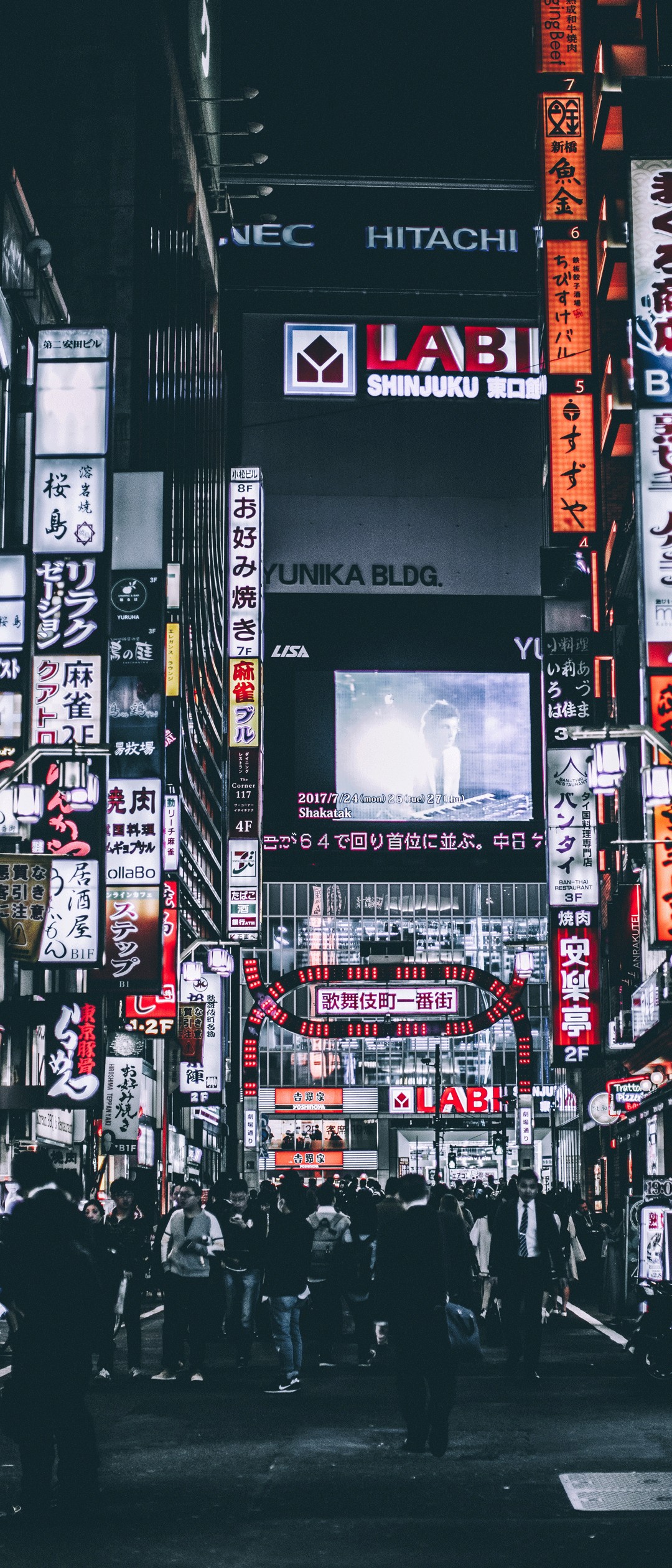 東京 歌舞伎町の街 Xperia 8 Lite Androidスマホ壁紙 待ち受け スマラン