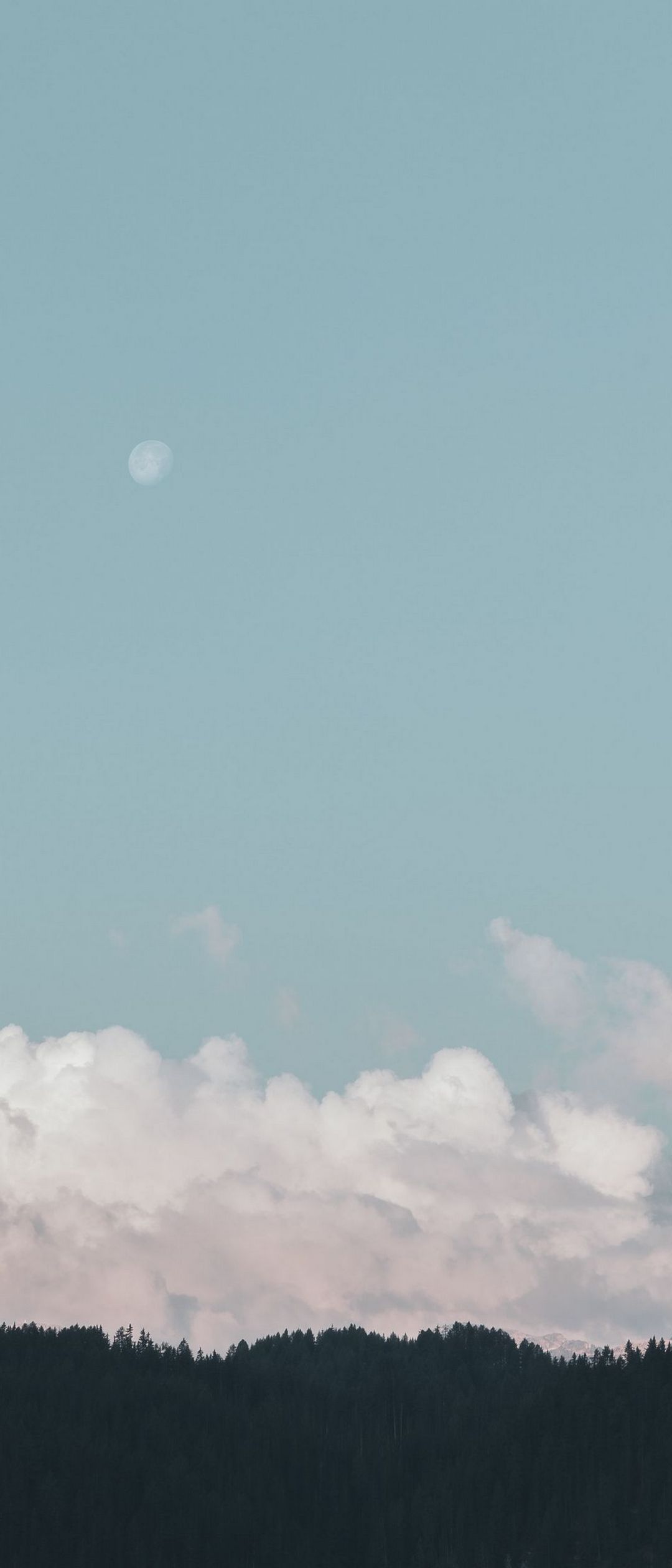 綺麗な空と白い雲と緑の山 Moto G100 Androidスマホ壁紙 待ち受け スマラン