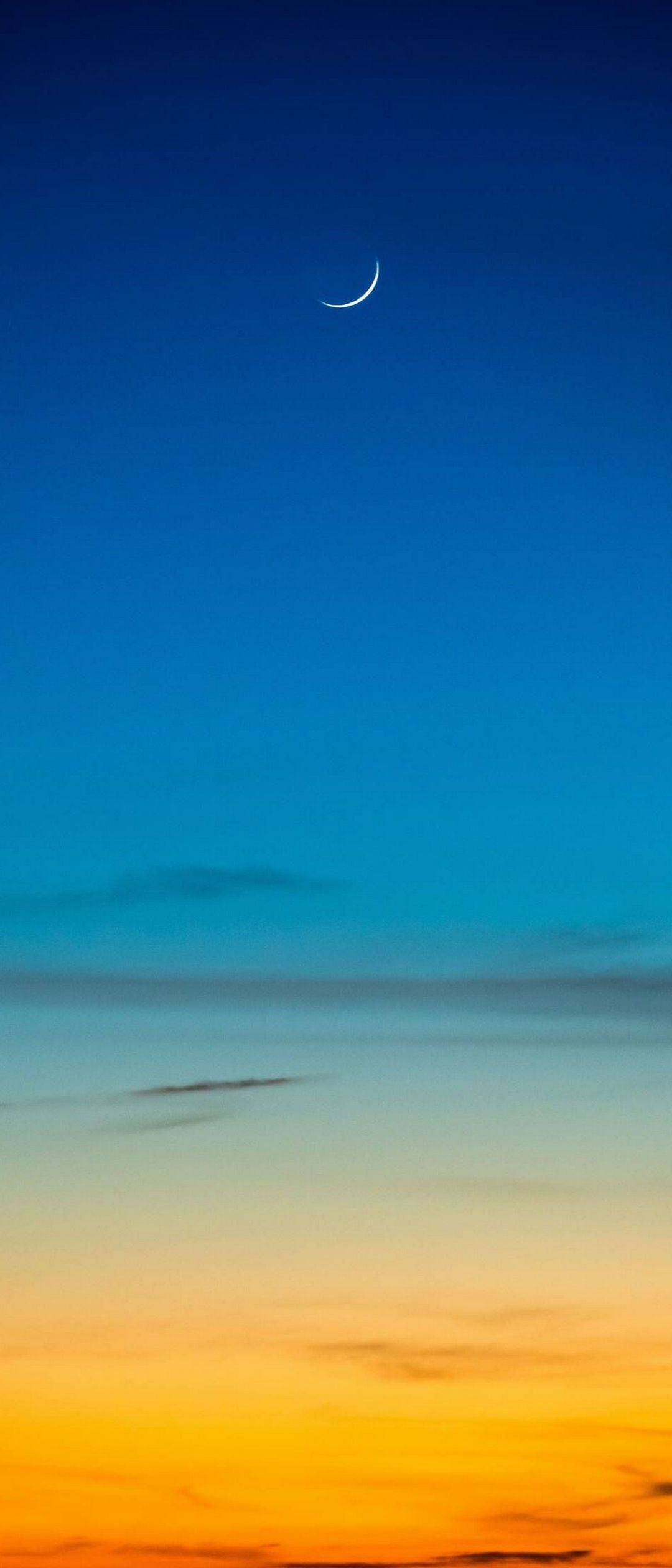 青とオレンジのグラデーションの空 綺麗な三日月 Xperia 8 Lite Androidスマホ壁紙 待ち受け スマラン