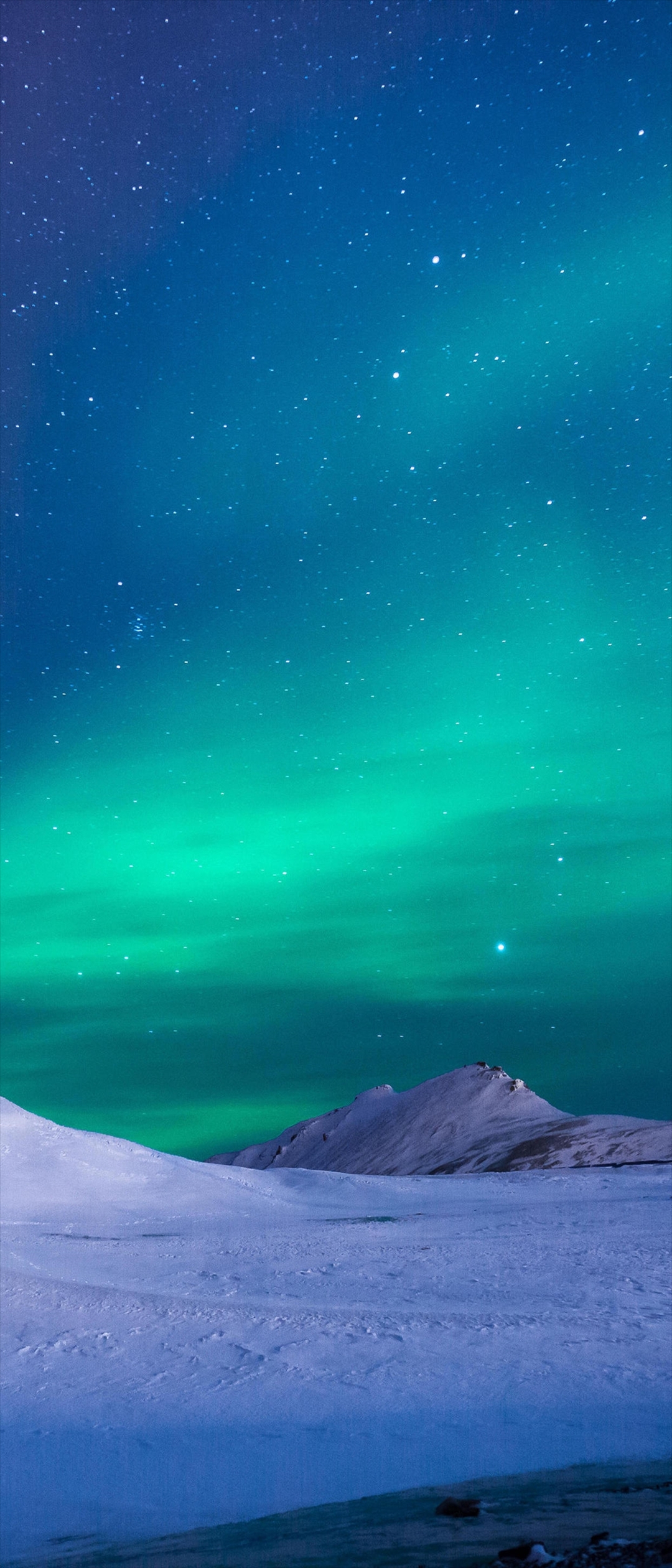 南極の大地 緑のオーロラ Xperia 8 Lite Androidスマホ壁紙 待ち受け スマラン