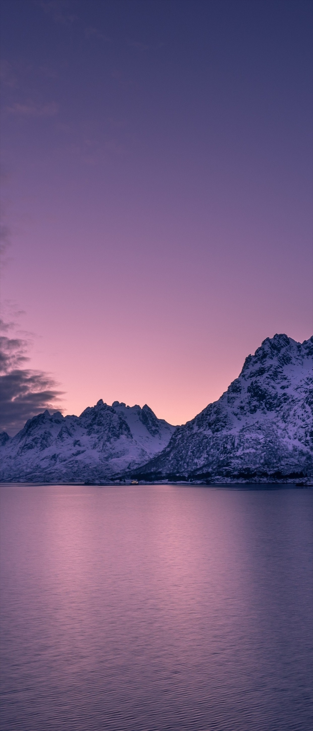 淡い紫の空 雪山 湖 Xperia 8 Lite Androidスマホ壁紙 待ち受け スマラン