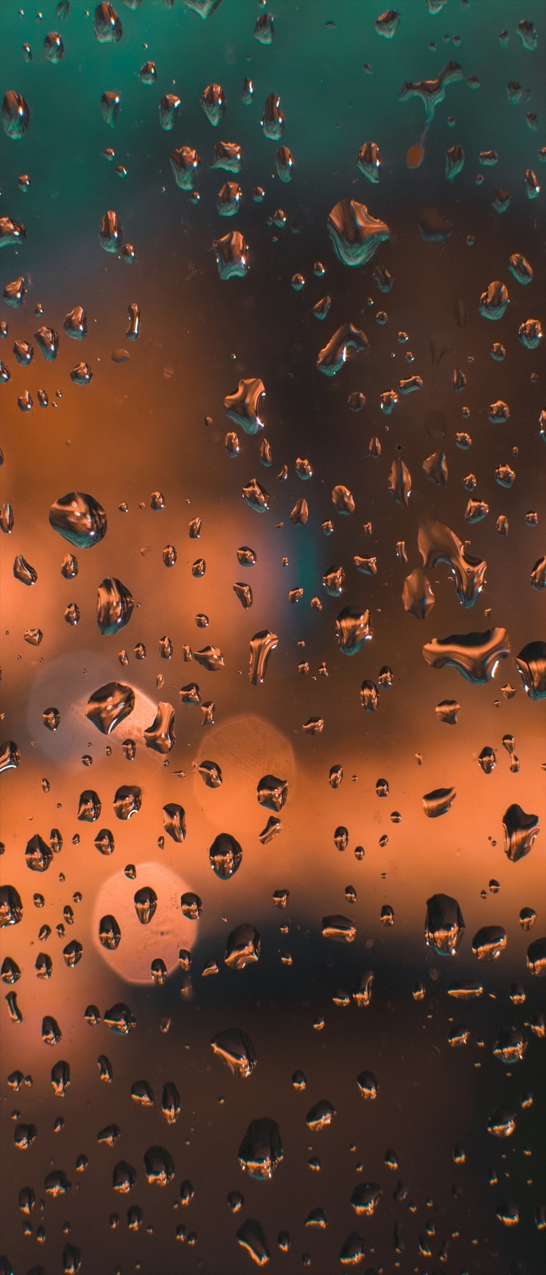 茶色い背景が透けた水滴がついたガラス Xperia 8 Lite Androidスマホ壁紙 待ち受け スマラン