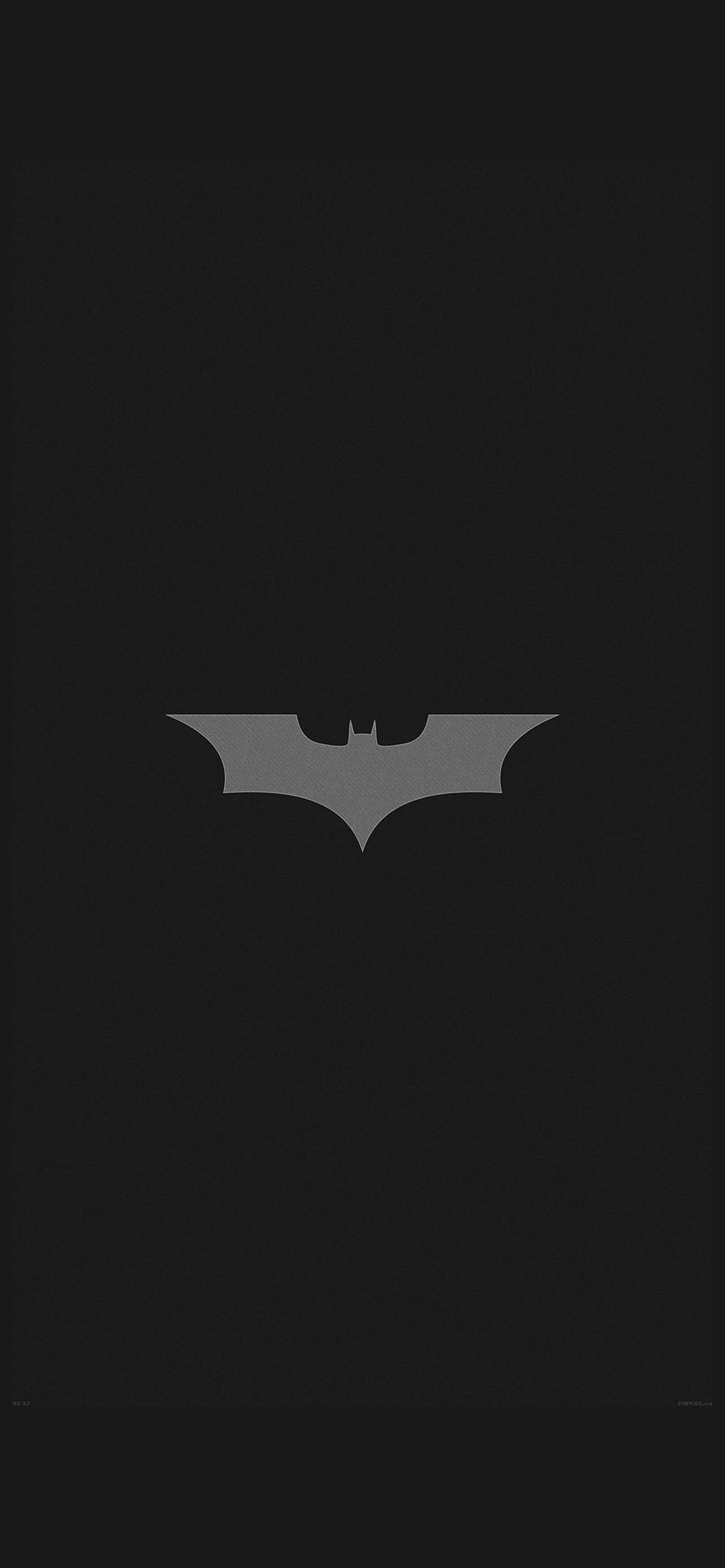 灰色のバットマンのロゴ 黒の背景 Iphone 12 Pro Max スマホ壁紙 待ち受け スマラン