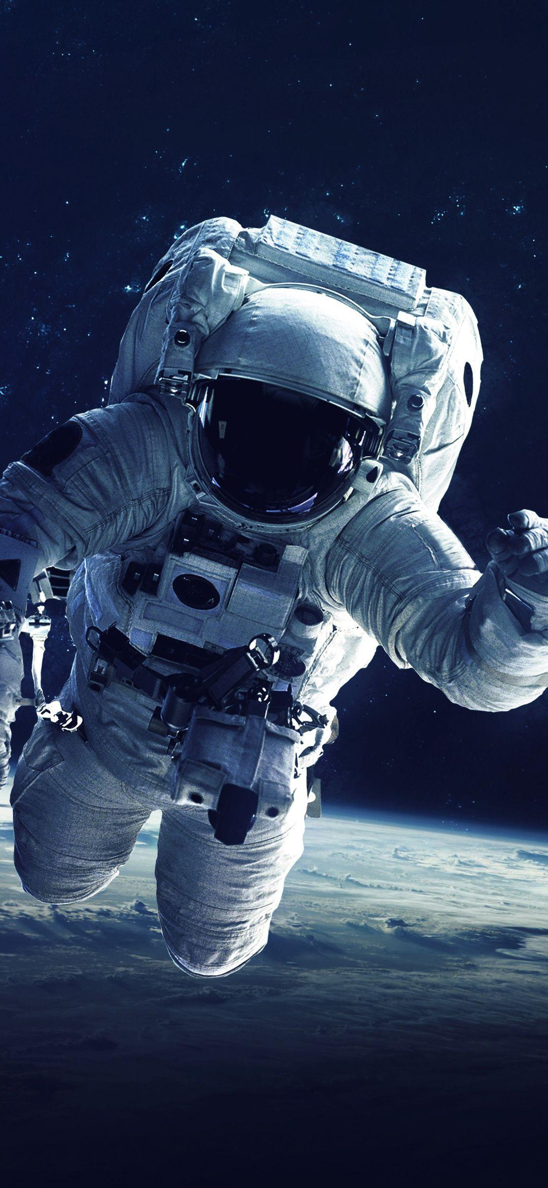 宇宙飛行士と地球 Google Pixel 5 壁紙 待ち受け スマラン