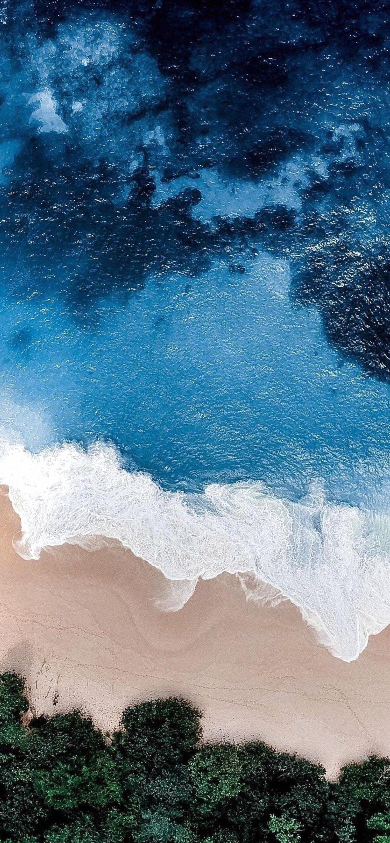 俯瞰視点 リアルな青い海と砂浜 Iphone 13 Pro Max 壁紙 待ち受け スマラン