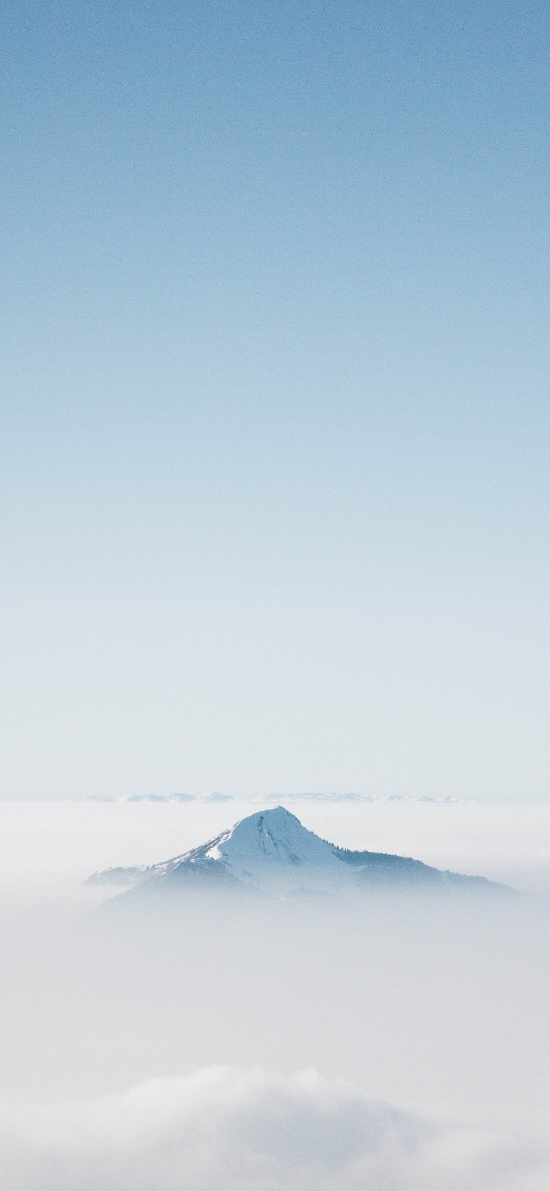 雲と雪山 澄んだ空 Iphone 12 Mini 壁紙 待ち受け スマラン