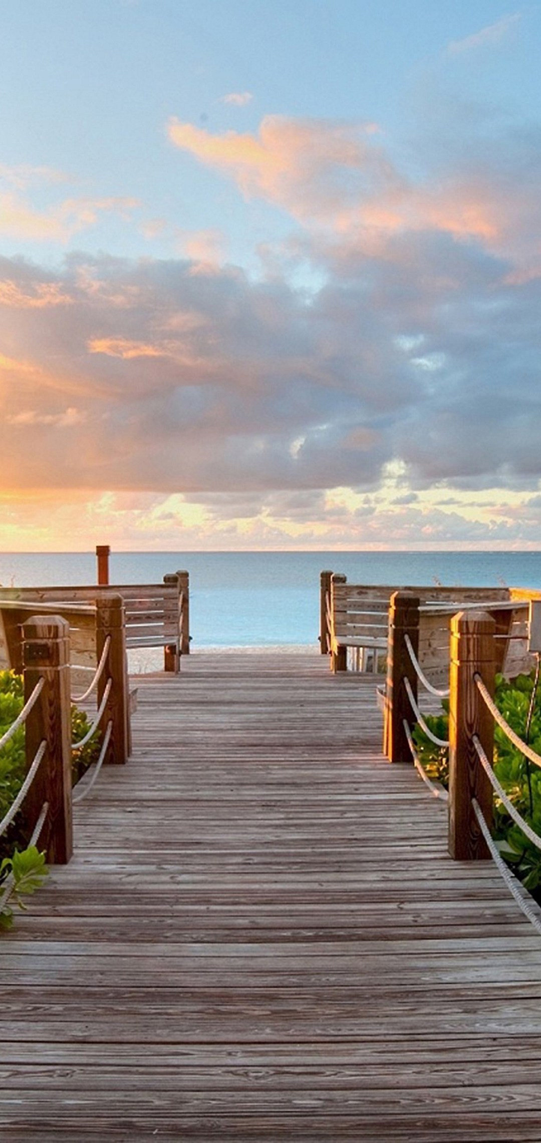 朝焼け 綺麗な海と木の桟橋 Huawei P Lite Androidスマホ壁紙 待ち受け スマラン