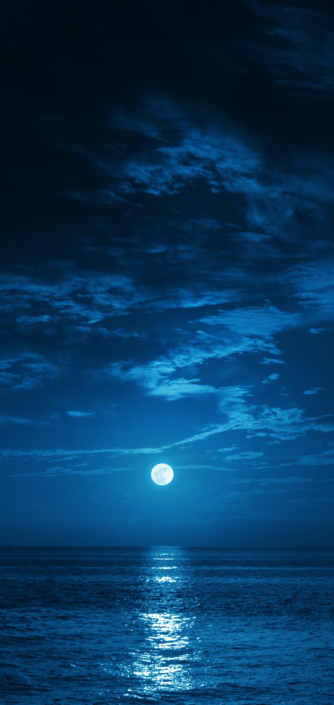 青い空と海と満月 Aquos Sense4 Lite Androidスマホ壁紙 待ち受け スマラン