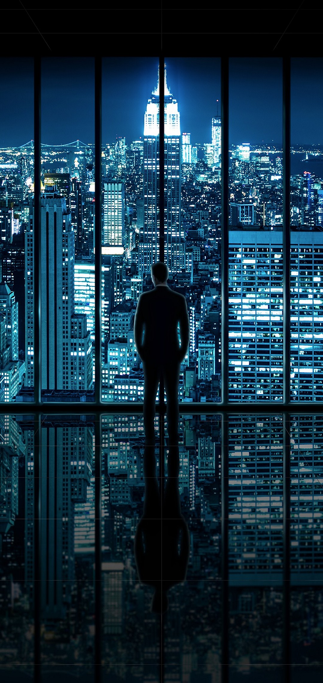 部屋の窓から都心の夜景を見る男 Zenfone Max Pro M2 Androidスマホ壁紙 待ち受け スマラン