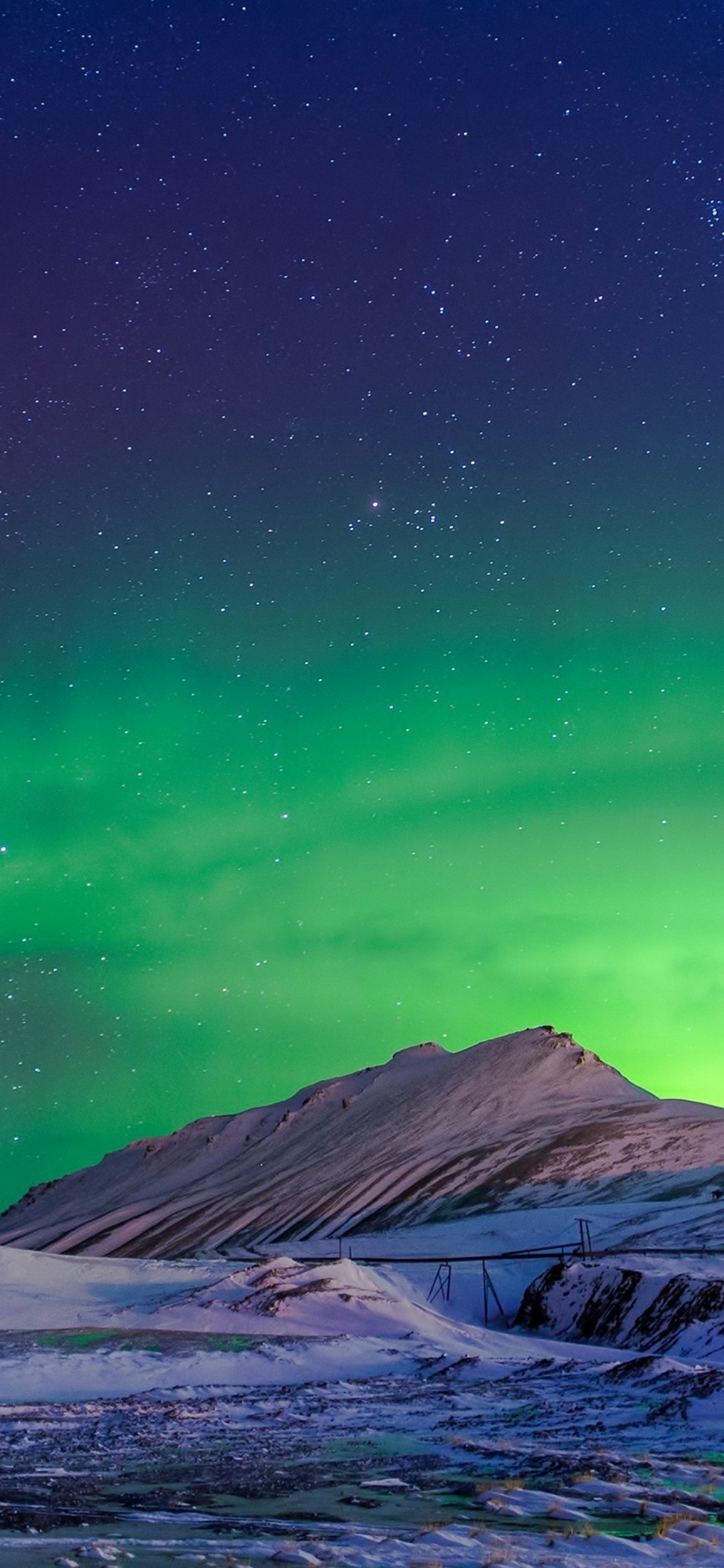 南極の星空と緑のオーロラ Galaxy A30 Android スマホ壁紙 待ち受け スマラン