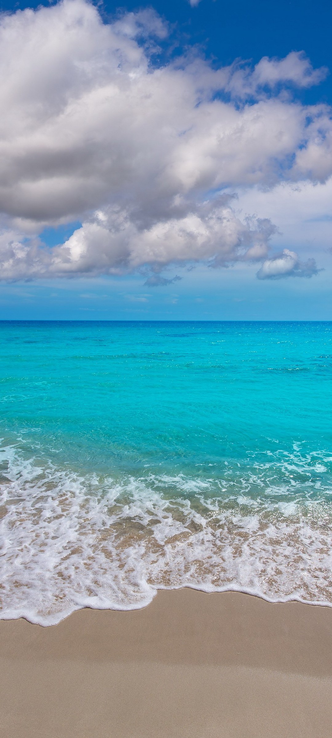 水色の綺麗な海と砂浜と青空 Galaxy S21 5g Androidスマホ壁紙 待ち受け スマラン