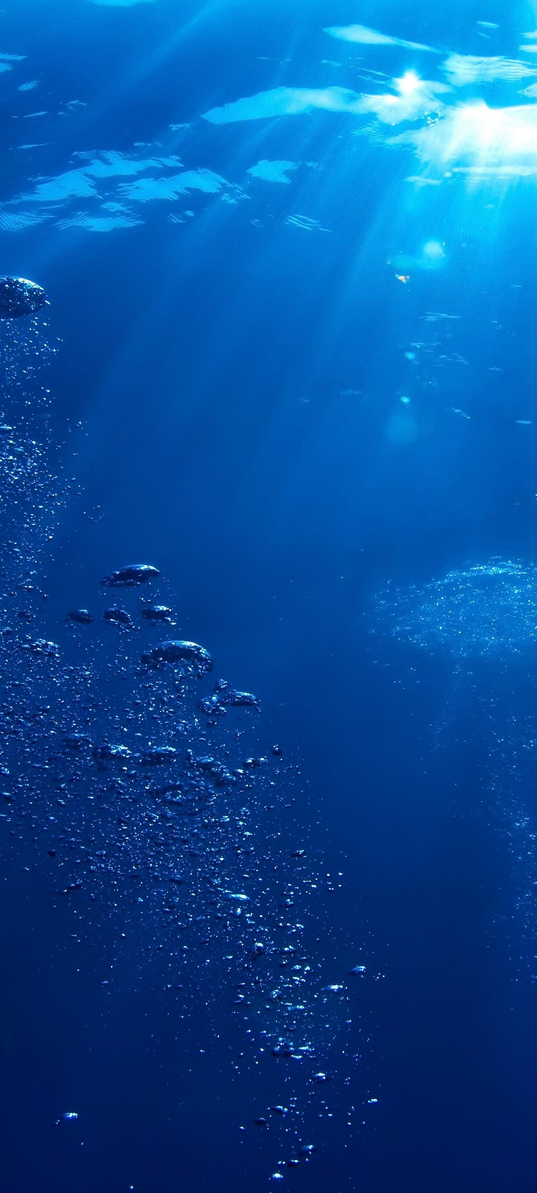 濃い青い海 水泡 Oppo Reno3 A Androidスマホ壁紙 待ち受け スマラン