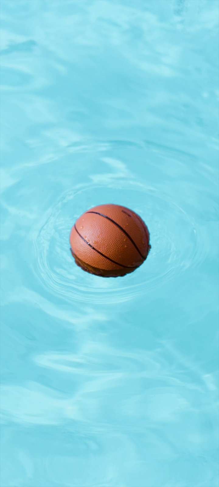 プール 浮いたバスケのボール Moto G9 Play Androidスマホ壁紙 待ち受け スマラン